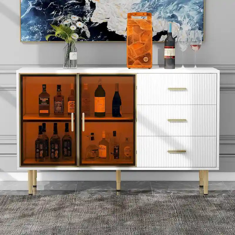 Buffet moderne avec portes vitrées