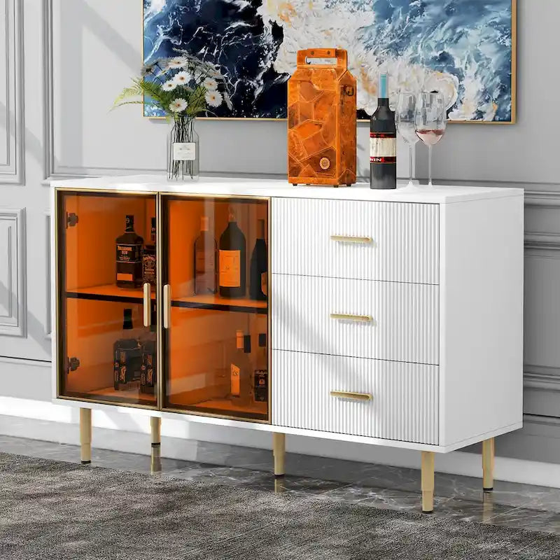Buffet moderne avec portes vitrées